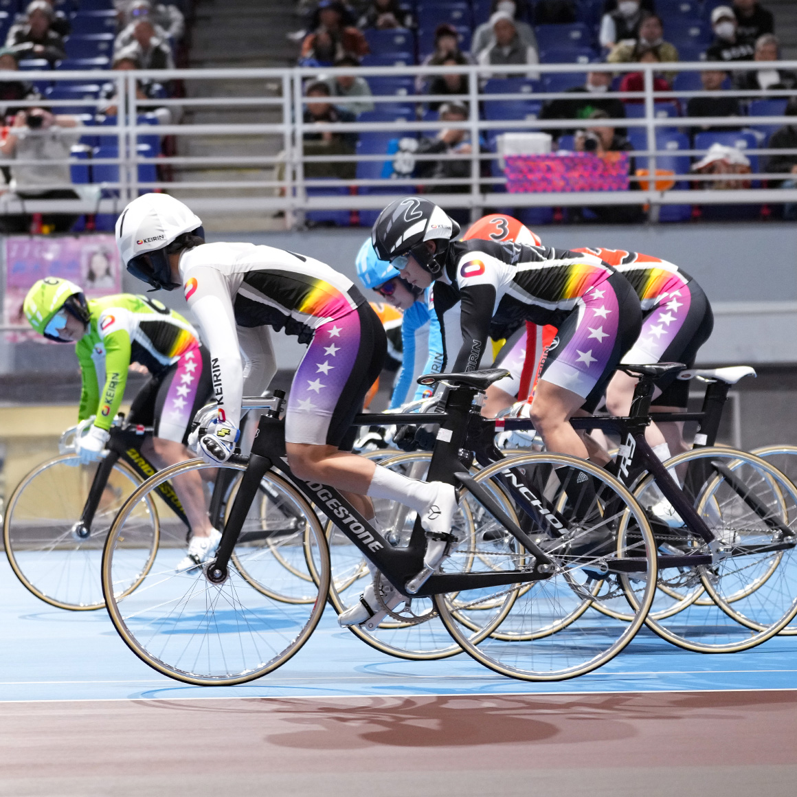 7人でレースを行い、ラインは禁止