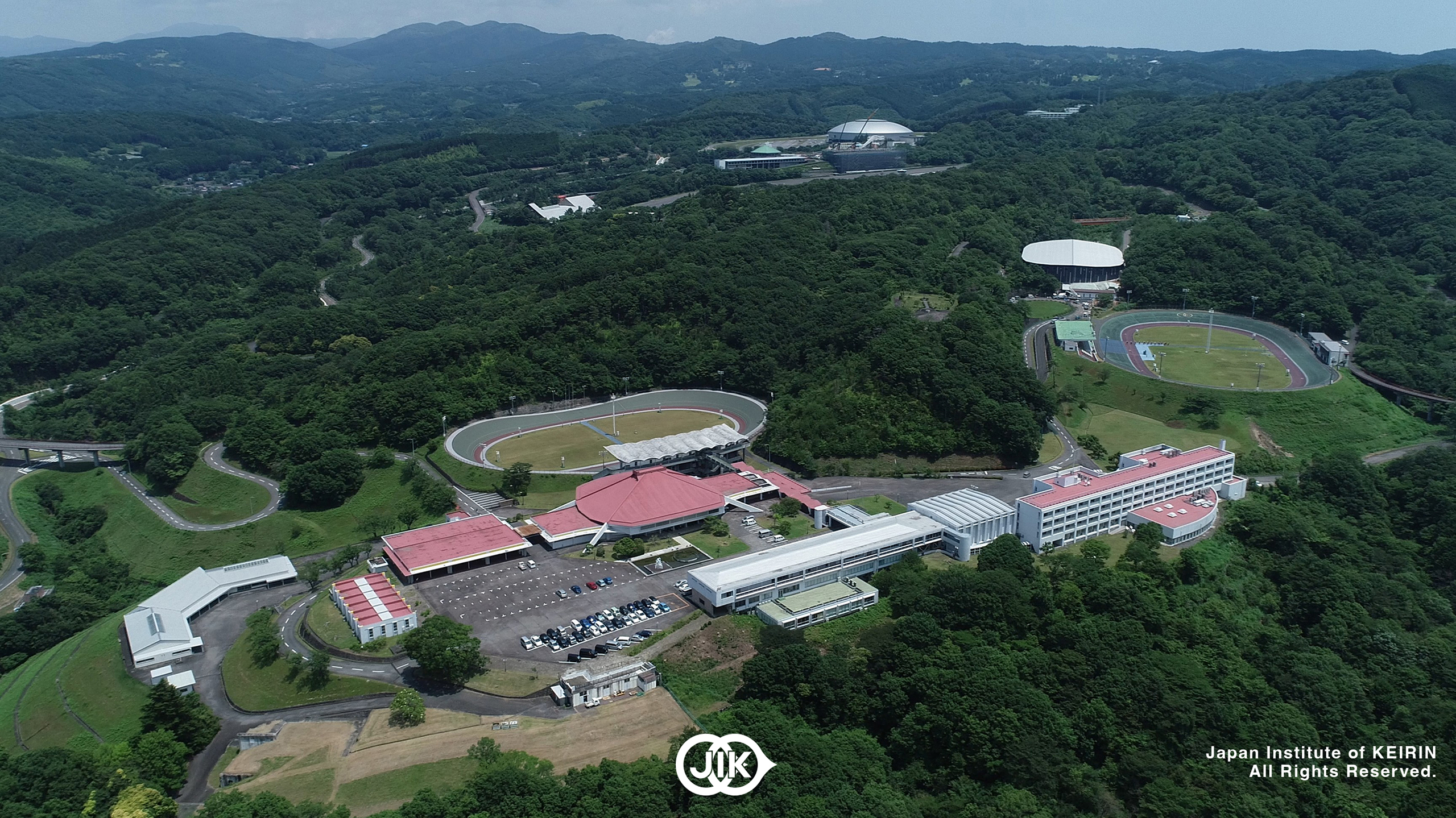 複数のバンクと各種施設を完備した日本競輪選手養成所。