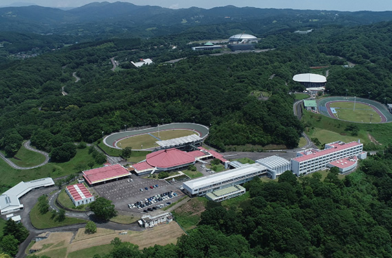 複数のバンクと各種施設を完備した日本競輪選手養成所。